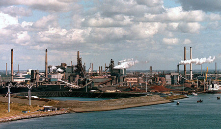 Stahlkocher im Werk in Ijmuiden müssen nicht für die Verluste ih...