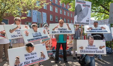 Rücksichtslos gegen Mieter, profitabel für Anteilseigner: Protes... Rücksichtslos gegen Mieter, profitabel für Anteilseigner: Protes...