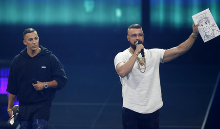 Bald auch noch Maler? Kollegah mit selbstgezeichneter Campino-Ka... Bald auch noch Maler? Kollegah mit selbstgezeichneter Campino-Ka...