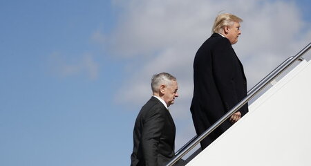 Bereit für neue Krieg: US-Präsident Donald Trump und sein Vertei... Bereit für neue Krieg: US-Präsident Donald Trump und sein Vertei...