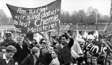 Besoffen vor Glück: Fans des Überraschungsmeisters 1964