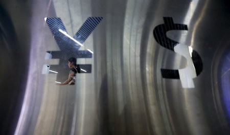 Der Yuan holt gegenüber dem Dollar in strategischen Bereichen au...