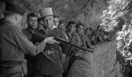 Am 29. Juni 1944 landete das US-amerikanische Kommando »Justine«... Am 29. Juni 1944 landete das US-amerikanische Kommando »Justine«...