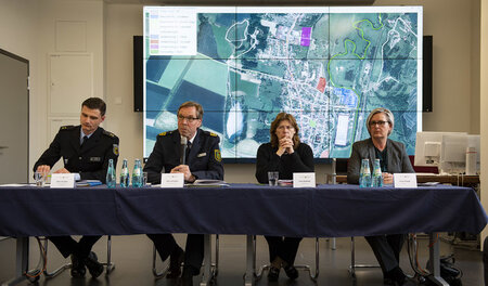Bereiten sich auf den Großeinsatz in Ostritz vor: Vertreter der ... Bereiten sich auf den Großeinsatz in Ostritz vor: Vertreter der ...