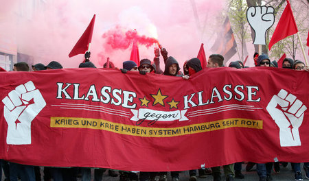 Rebellisch und klassenkämpferisch: Die Revolutionäre 1.-Mai-Demo... Rebellisch und klassenkämpferisch: Die Revolutionäre 1.-Mai-Demo...
