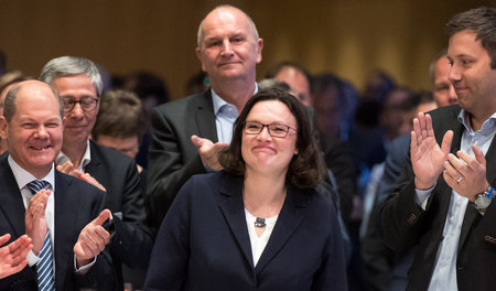 Ziel erreicht, alle glücklich: Die neue SPD-Vorsitzende am Sonnt... Ziel erreicht, alle glücklich: Die neue SPD-Vorsitzende am Sonnt...