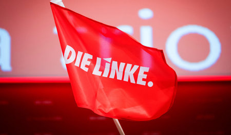 Ist die Partei Die Linke selbst schon Sammlungsbewegung oder nur... Ist die Partei Die Linke selbst schon Sammlungsbewegung oder nur...