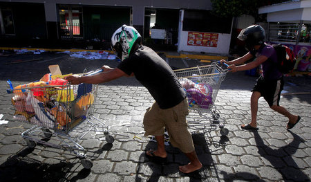Gewalt statt Protest: Plünderer am Sonntag in Nicaraguas Hauptst... Gewalt statt Protest: Plünderer am Sonntag in Nicaraguas Hauptst...
