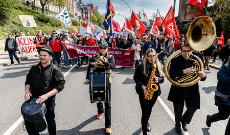 Auch in diesem Jahr gilt wieder: Heraus zum 1. Mai! (Gewerkschaf... Auch in diesem Jahr gilt wieder: Heraus zum 1. Mai! (Gewerkschaf...