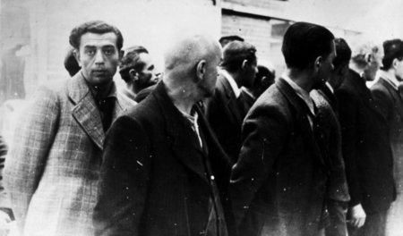 Emigrierte deutsche Juden werden im besetzten Amsterdam von deut... Emigrierte deutsche Juden werden im besetzten Amsterdam von deut...