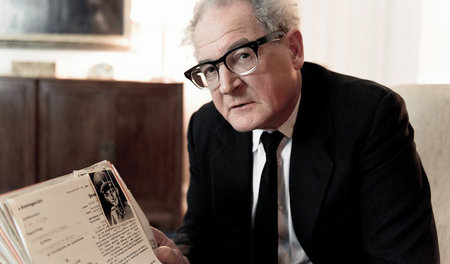 Fritz Bauer (Burghart Klaußner) will Adolf Eichmann in der BRD v... Fritz Bauer (Burghart Klaußner) will Adolf Eichmann in der BRD v...