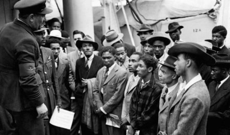 Am 22. Juni 1948 läuft die »Empire Windrush« in Tilbury ein. Ein... Am 22. Juni 1948 läuft die »Empire Windrush« in Tilbury ein. Ein...