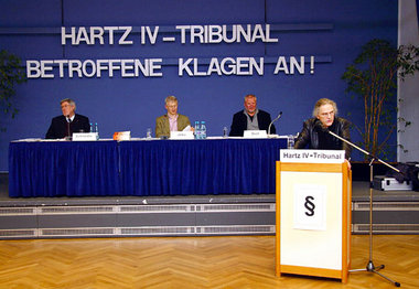 Gutachter Professor Michael Wolf (Fachhochschule Koblenz) vor de...