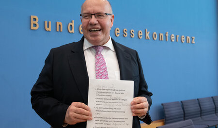 Verkündete kommende Erfolge: Bundeswirtschaftsminister Peter Alt... Verkündete kommende Erfolge: Bundeswirtschaftsminister Peter Alt...