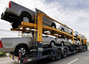 Japanische Hersteller, hier Pick-ups von Toyota,  sind bei Ausla...