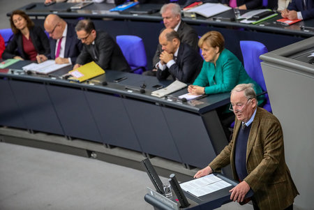 AfD-Fraktionschef Gauland (rechts) stimmte mit seiner Partei der...