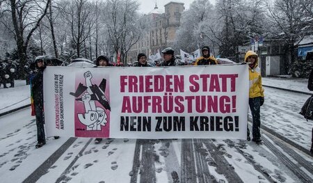 Demonstration gegen die sogenannte Sicherheitskonferenz in Münch...