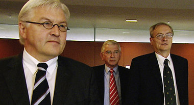 Ex-Geheimdienstkoordinator Frank-Walter Steinmeier, BND-Chef Ern...