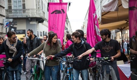 Schon im Oktober 2016 streikten die Foodora Rider in Turin gegen... Schon im Oktober 2016 streikten die Foodora Rider in Turin gegen...