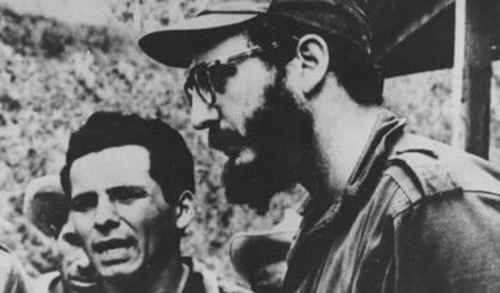 Carlos Bastidas Argüello an der Seite von Fidel Castro in der Si...