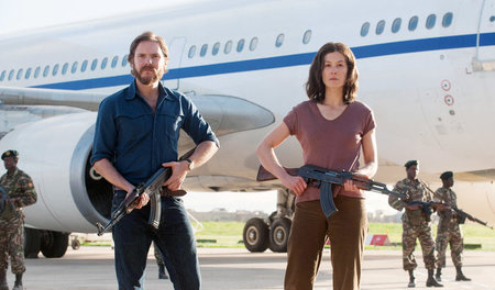 Nicht so einförmig: Daniel Brühl und Rosamund Pike als Revolutio... Nicht so einförmig: Daniel Brühl und Rosamund Pike als Revolutio...