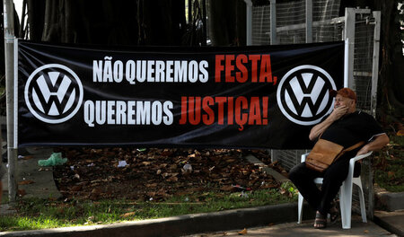 Frühere VW-Arbeiter in Brasilien fordern Gerechtigkeit (Sao Bern...
