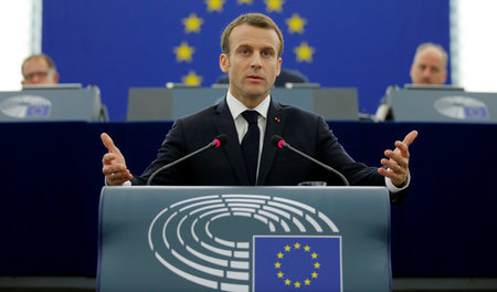 Emmanuel Macron geht voran. Er will eine militärische Interventi...
