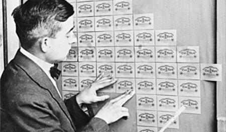 Wegen der Hyperinflation waren Eine-Mark-Scheine in Deutschland ...