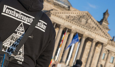 Ohne Erläuterung wird »Verschwörungstheoretiker« zum billigen Sc...
