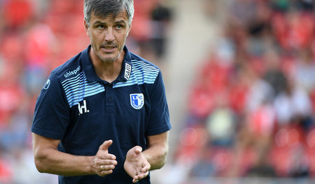 Vorteil Magdeburg: FCM-Trainer Jens Härtel kann mit seinem Team ...