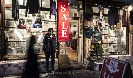 Verklebte Schaufenster gegen »idiotische Touristenkneipen«: Prot...