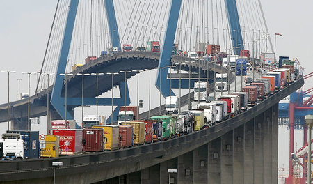 Stau. Deutsche Exporte sind in der Euro-Zone weniger willkommen ...