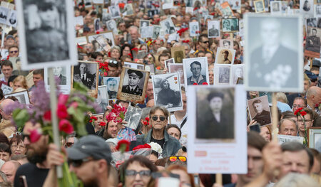 Zehntausende gegen das Regime: Marsch des »unsterblichen Regimen... Zehntausende gegen das Regime: Marsch des »unsterblichen Regimen...