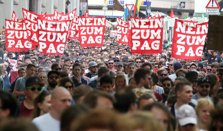 Auf breiteste Ablehnung stoßen die Pläne der CSU-Landesregierung... Auf breiteste Ablehnung stoßen die Pläne der CSU-Landesregierung...