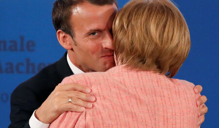 Kann man das essen? Oder vielleicht heiraten? Leitwolf Macron be... Kann man das essen? Oder vielleicht heiraten? Leitwolf Macron be...
