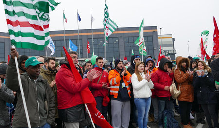 Amazon versucht die Gewerkschaften zu ignorieren: Streik am 24. ... Amazon versucht die Gewerkschaften zu ignorieren: Streik am 24. ...