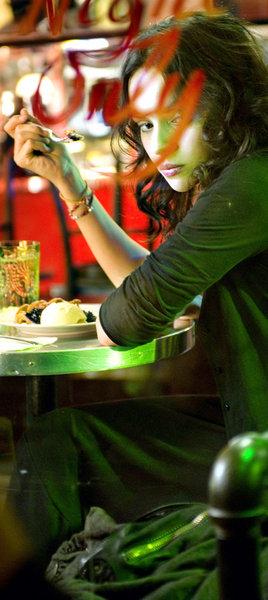 Zu süß und die ganze Zeit müde: Norah Jones in ihrer ersten Film...