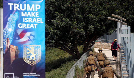 Armeepatrouille in der Nähe der neuen US-Botschaft in Jerusalem ...