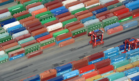 Der Container Terminal Burchardkai (CTB) im Hafen von Hamburg.