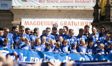 Ehrten sich selbst, zu Recht: Fans von Drittligameister Magdebur...