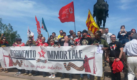 Die antifaschistische Karawane am Tag des Sieges, 9. Mai, in Lug... Die antifaschistische Karawane am Tag des Sieges, 9. Mai, in Lug...