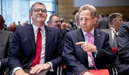 Wollen dem Erstschlag im Cyberspace zuvorkommen: Hans-Georg Maaß... Wollen dem Erstschlag im Cyberspace zuvorkommen: Hans-Georg Maaß...