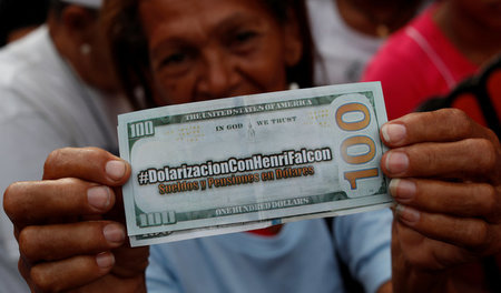 Wahlwerbung für Henri Falcón und den US-Dollar am Montag in Cara...