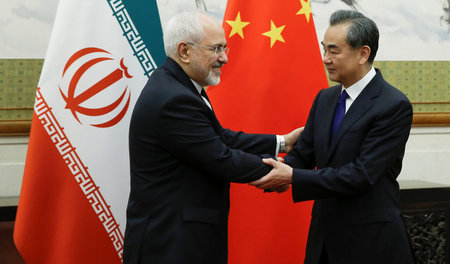 China sieht Iran als »wichtigen Partner«. Außenminister Wang Yi ... China sieht Iran als »wichtigen Partner«. Außenminister Wang Yi ...