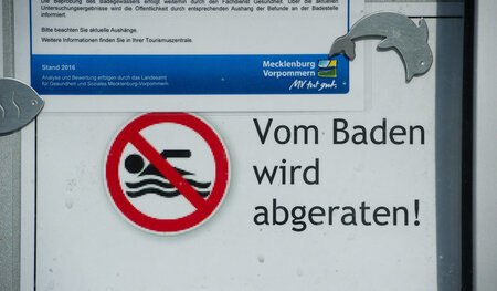 Zum Baden ist die Wasserqualität in den meisten Seen gut genug. ... Zum Baden ist die Wasserqualität in den meisten Seen gut genug. ...