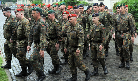 Appell. Reservistenkompanie nimmt Aufstellung vor der Scharnhors...