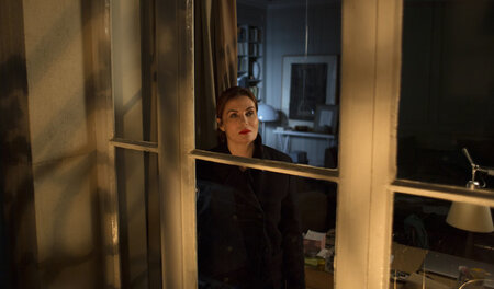 Delphine (Emmanuelle Seigner) fühlt sich beobachtet