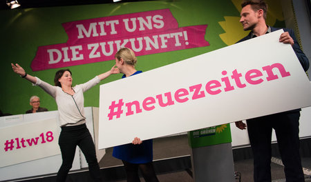 Grünen-Bundeschefin Annalena Baerbock (l.), mit den bayerischen ...