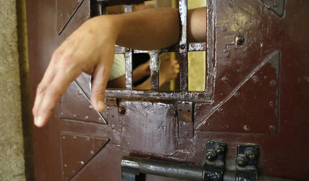 Hinter Gittern: In italienischen Gefängnissen sind die Häftlinge...