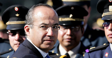 Jeder Tag ein Tag der Armee: Staatschef Calderón auf der Militär...